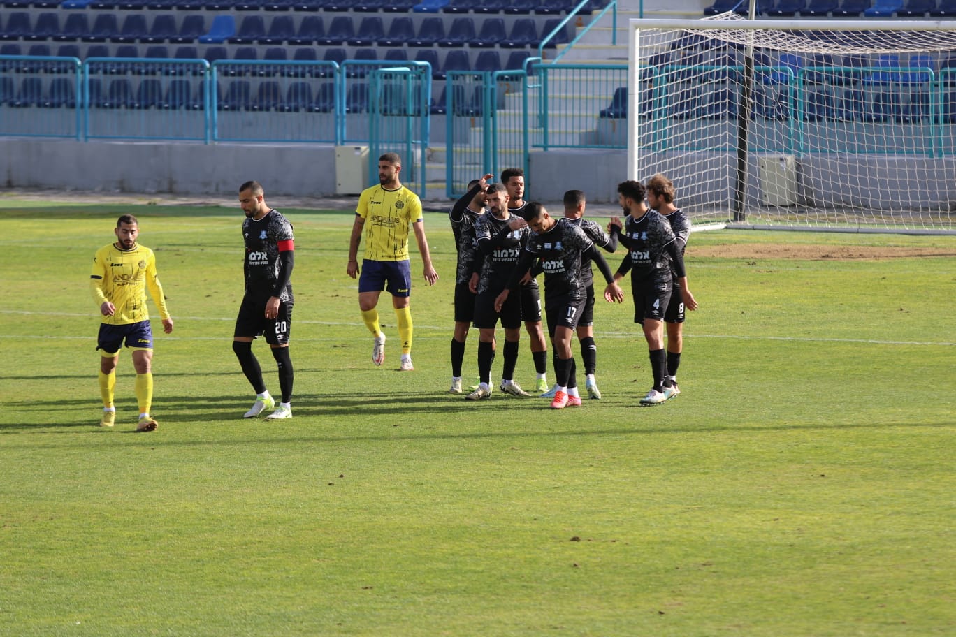 שחקני עכו חוגגים (דאפר מחאמיד)